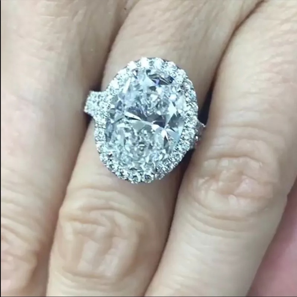 New Luxury 925 Silver Delicate Oval Diamond Ring - Picture 1 of 4